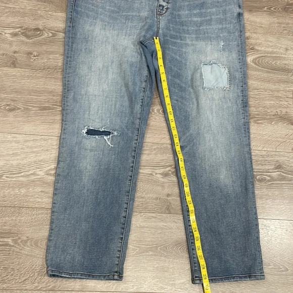 Old Navy Boyfriend Straight Embroidered Detail Distressed Patches 24 Plu… - Picture 6 of 16